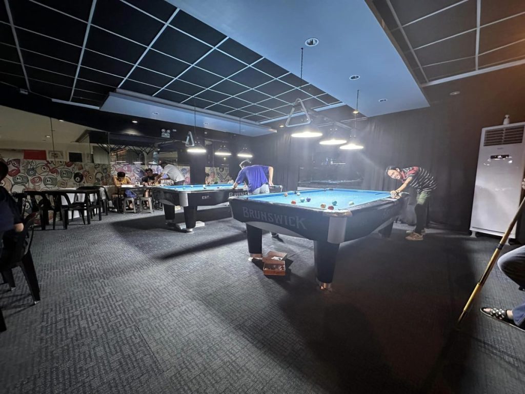 Mames Billiards Station